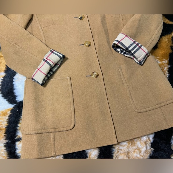 Authentic Burberry Coat - Picture 13 of 14